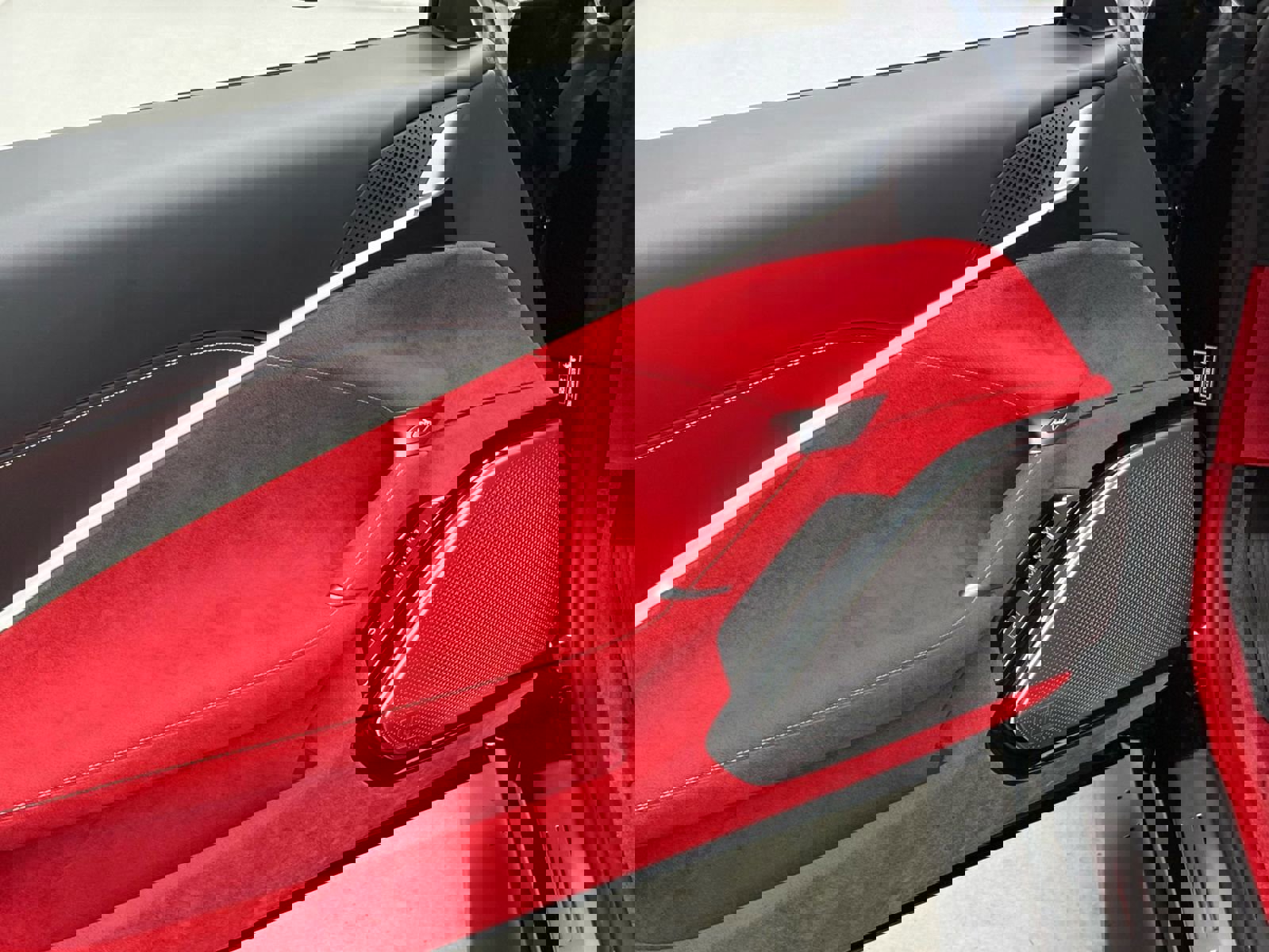 Used 2025 Ferrari Roma Spider image 31