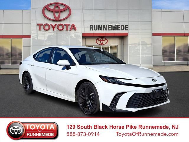 Certified 2025 Toyota Camry SE image 1
