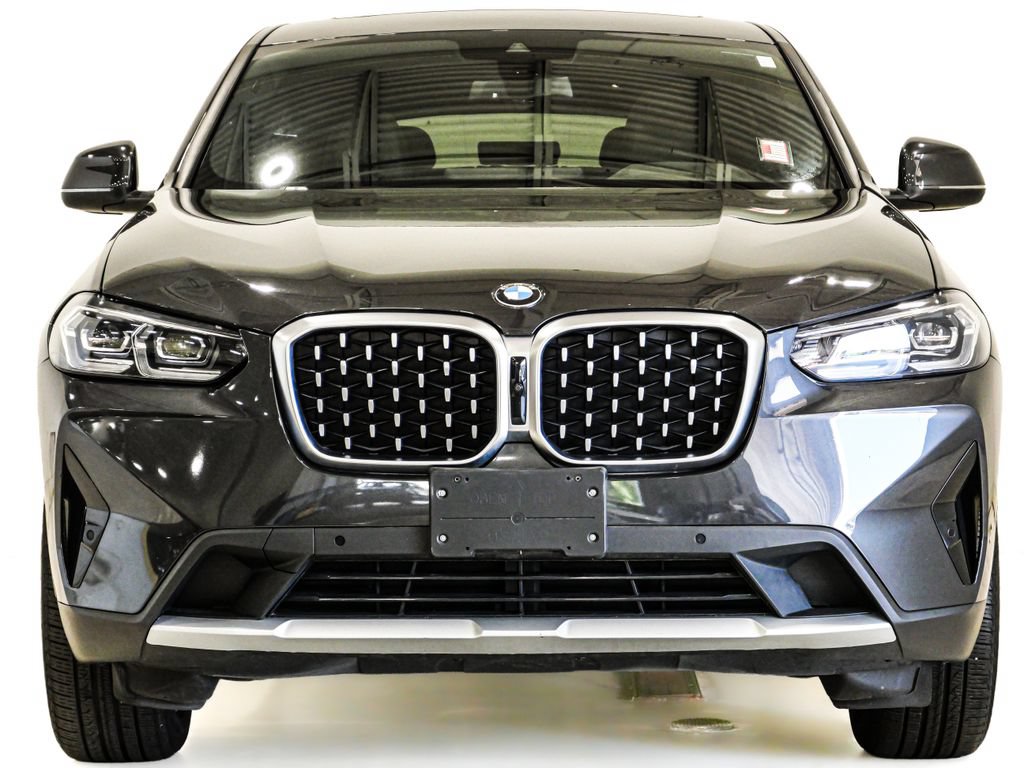 Used 2024 BMW X4 xDrive30i w/ Parking Assistance Package AWD/4WD image 2