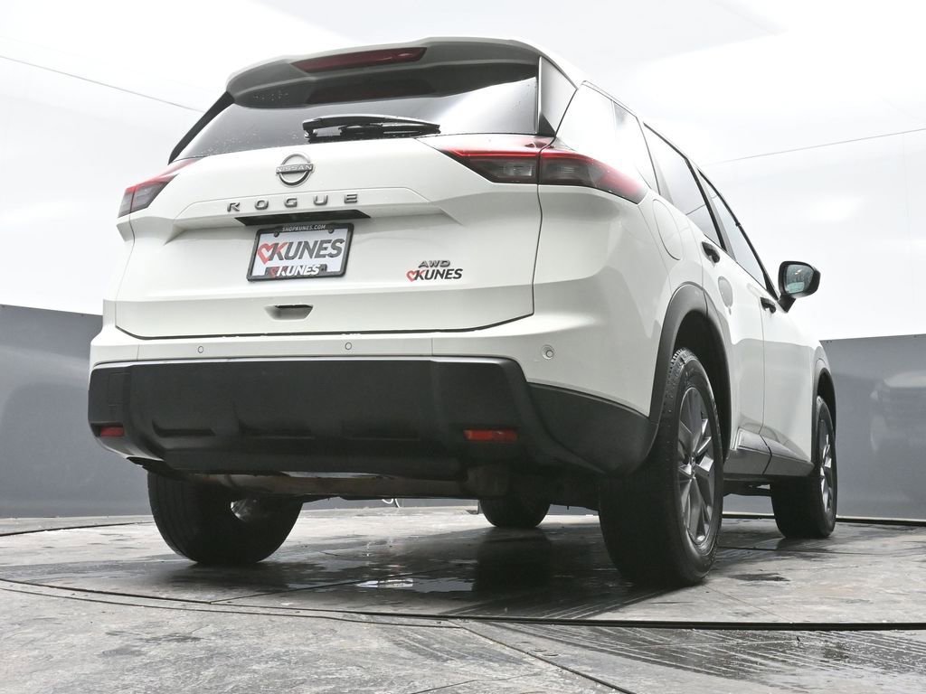 Used 2024 Nissan Rogue S image 53