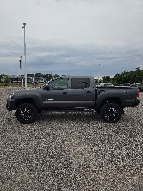 Used 2015 Toyota Tacoma PreRunner w/ Convenience Package RWD image 2