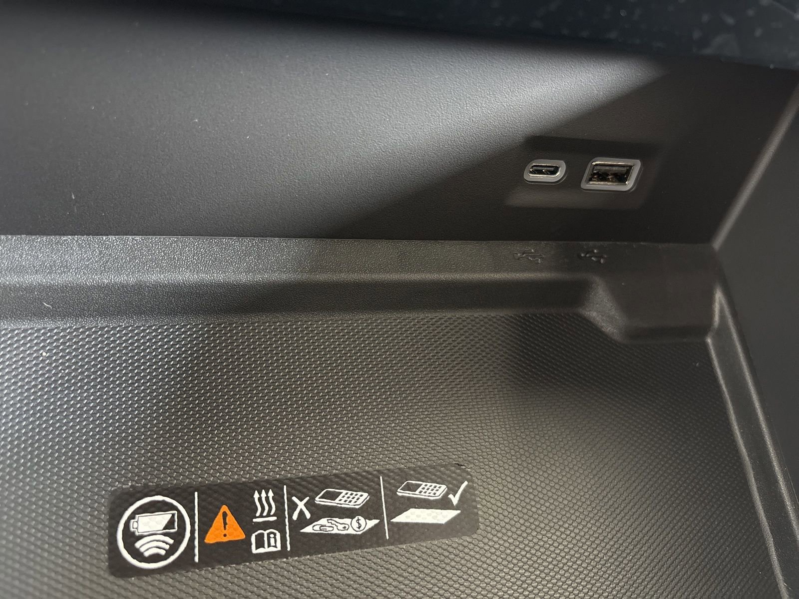 New 2026 GMC Yukon AT4 w/ LPO, Floor Liner Package image 30