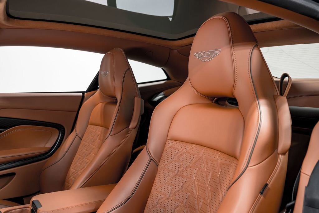 Used 2025 Aston Martin Vanquish image 16