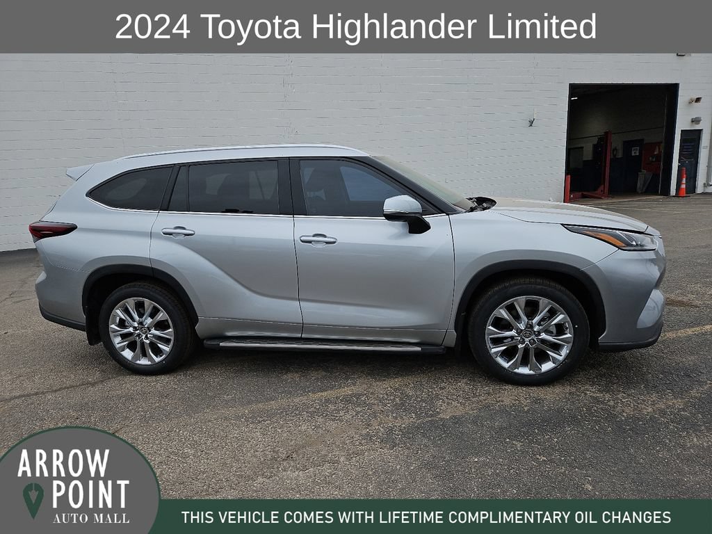 Used 2024 Toyota Highlander Limited FWD image 13