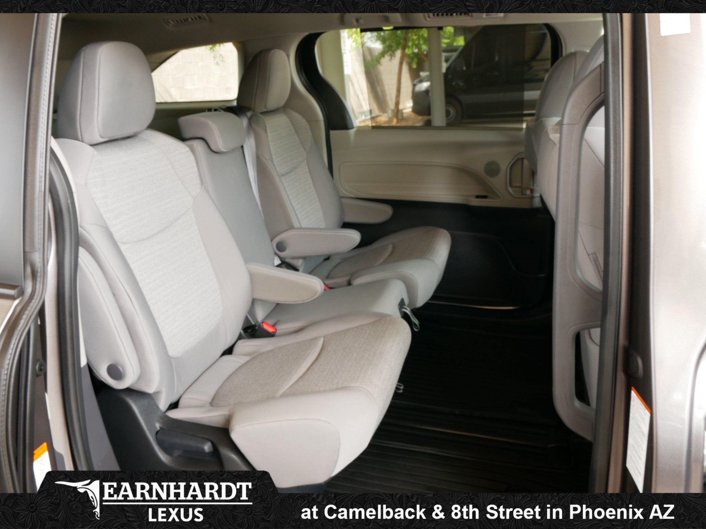 Used 2023 Toyota Sienna LE FWD image 12