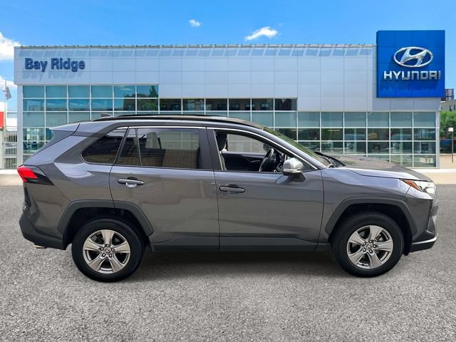 Used 2025 Toyota RAV4 XLE AWD/4WD image 2