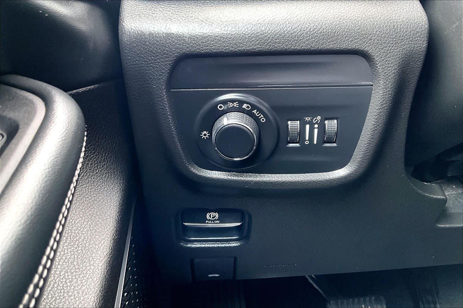 Used 2021 Jeep Grand Cherokee L Laredo AWD/4WD image 34