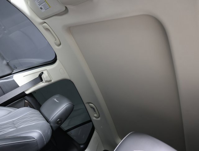 Used 2022 Buick Envision Avenir w/ Technology Package II image 4