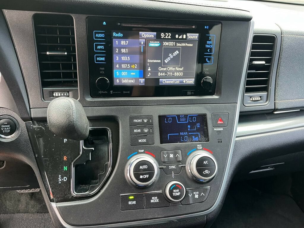 Used 2016 Toyota Sienna SE Premium FWD image 32