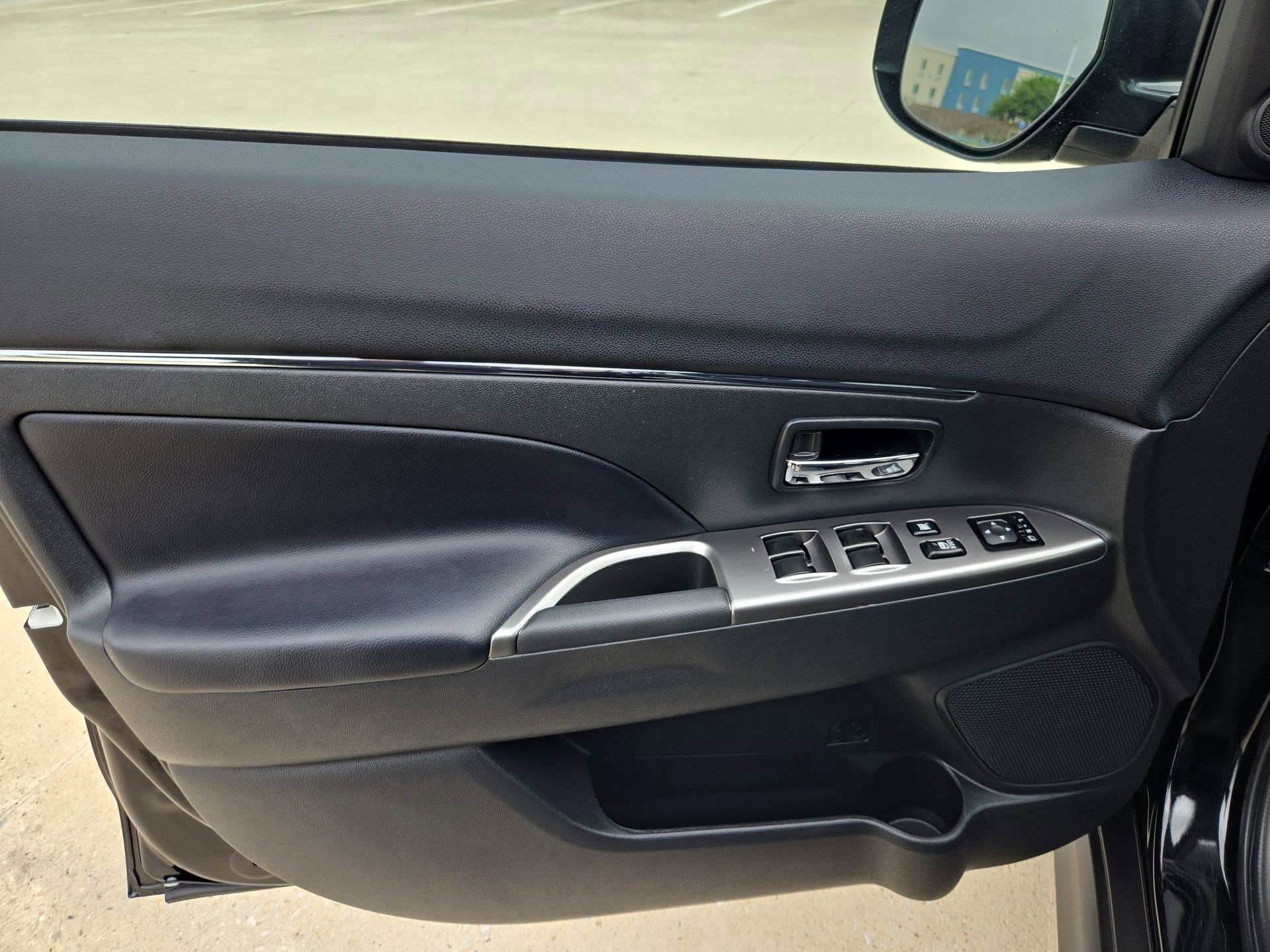 Used 2025 Mitsubishi Outlander Sport AWD image 14
