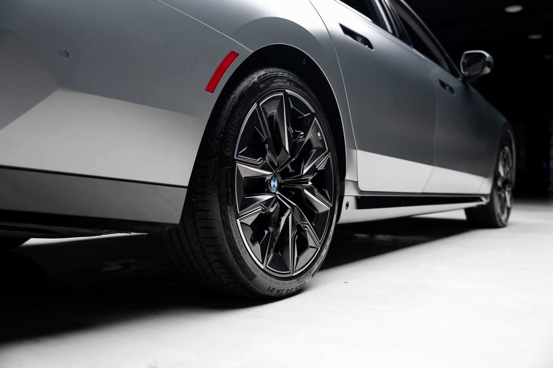 Used 2023 BMW 760i xDrive w/ Executive Package image 79