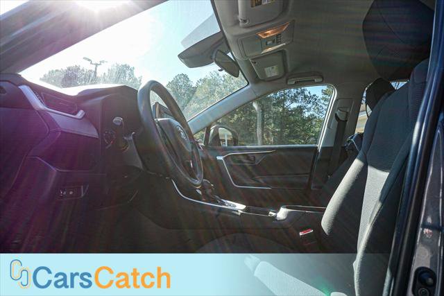 Used 2020 Toyota RAV4 LE image 17