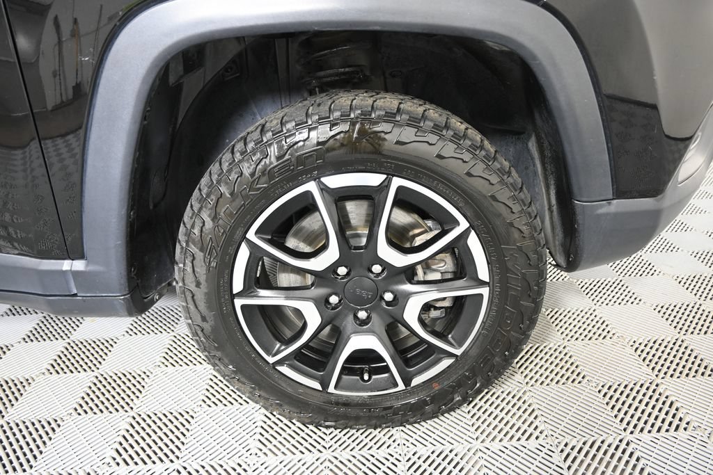 Used 2024 Jeep Compass Trailhawk AWD/4WD image 11