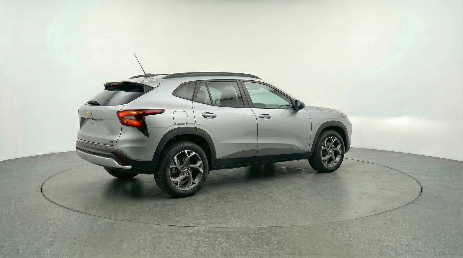 Used 2025 Chevrolet Trax LT FWD image 9
