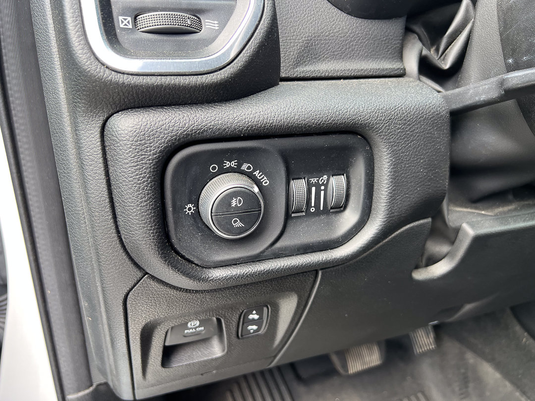 Used 2022 RAM 1500 Laramie AWD/4WD image 18