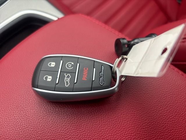 Used 2024 Alfa Romeo Giulia Veloce image 37