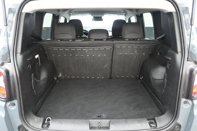 Used 2018 Jeep Renegade Altitude FWD image 32