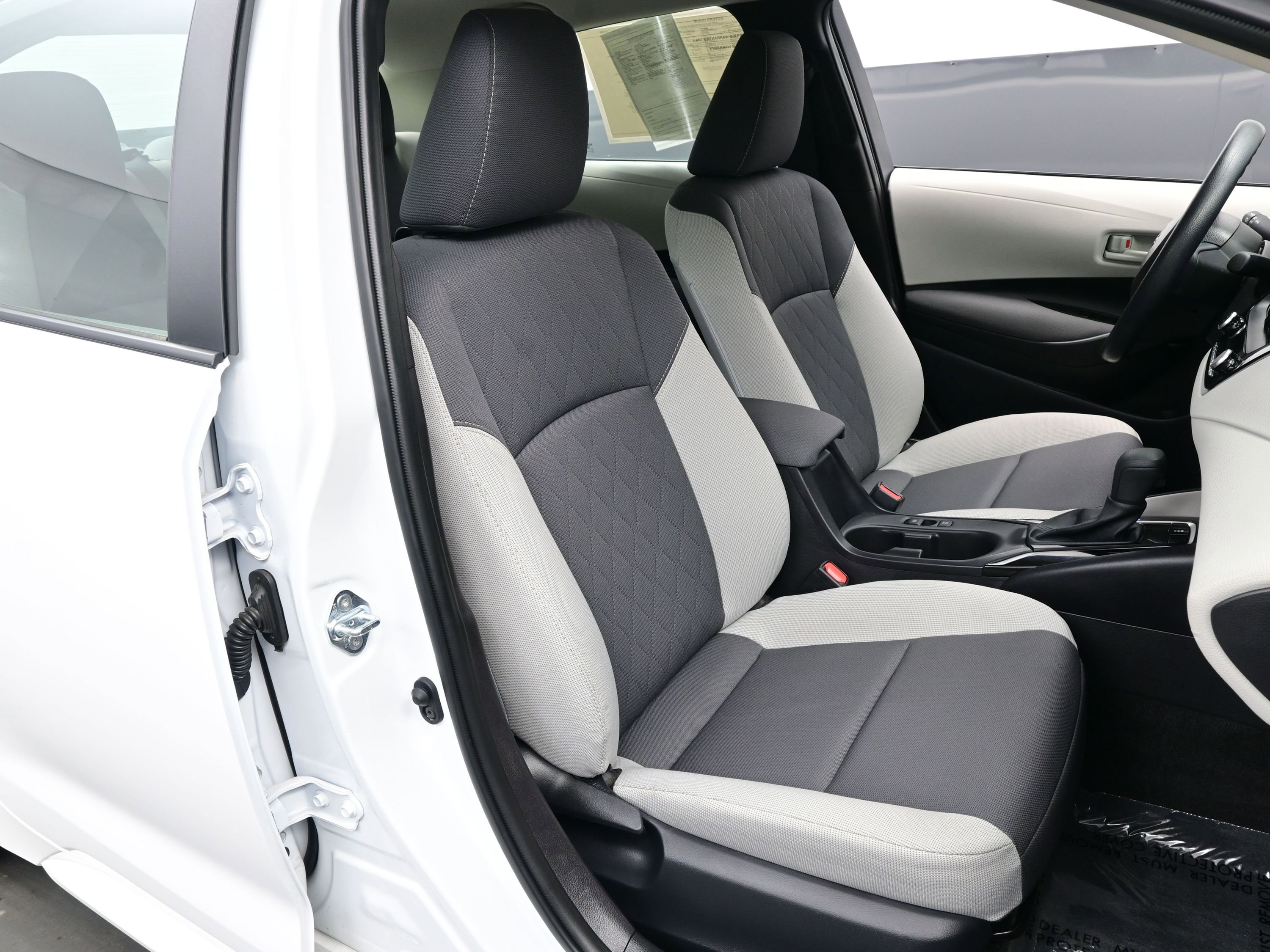 Used 2025 Toyota Corolla LE image 13