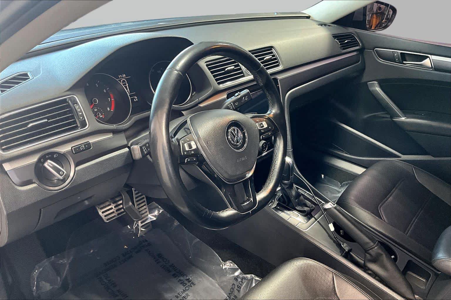 Used 2017 Volkswagen Passat 1.8T R-Line FWD image 18