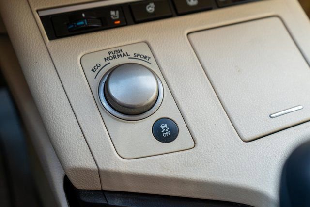 Used 2014 Lexus ES 350 w/ Luxury Package FWD image 39