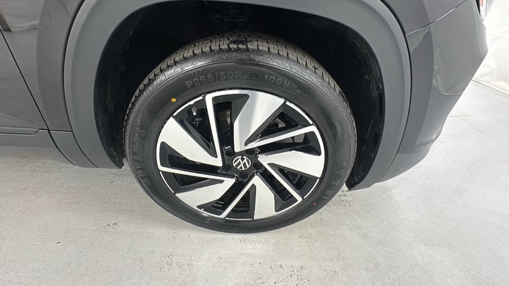 Used 2025 Volkswagen Atlas SE AWD/4WD image 9