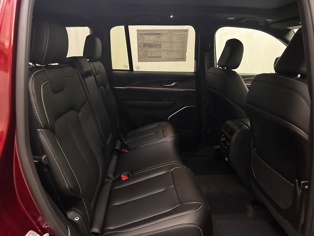 New 2026 Jeep Grand Cherokee Limited w/ Limited Altitude Package AWD/4WD image 15