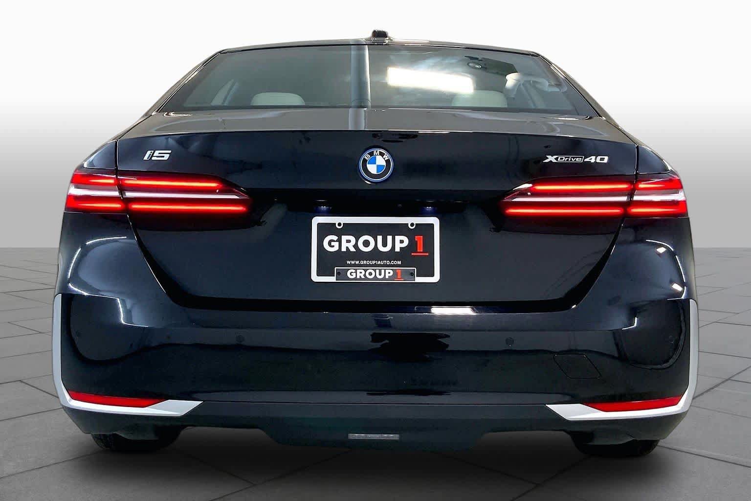 Used 2025 BMW i5 xDrive40 w/ Premium Package AWD/4WD image 4