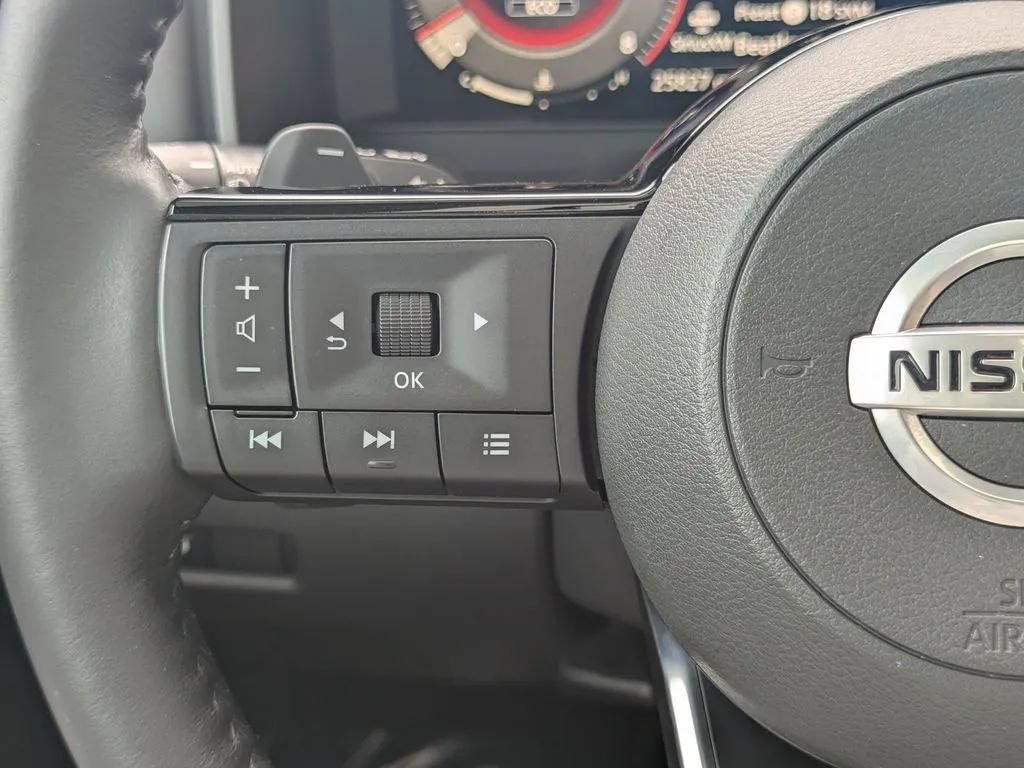 Used 2021 Nissan Rogue Platinum FWD image 21