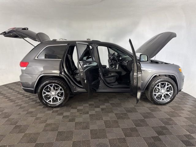 Used 2020 Jeep Grand Cherokee Overland AWD/4WD image 15