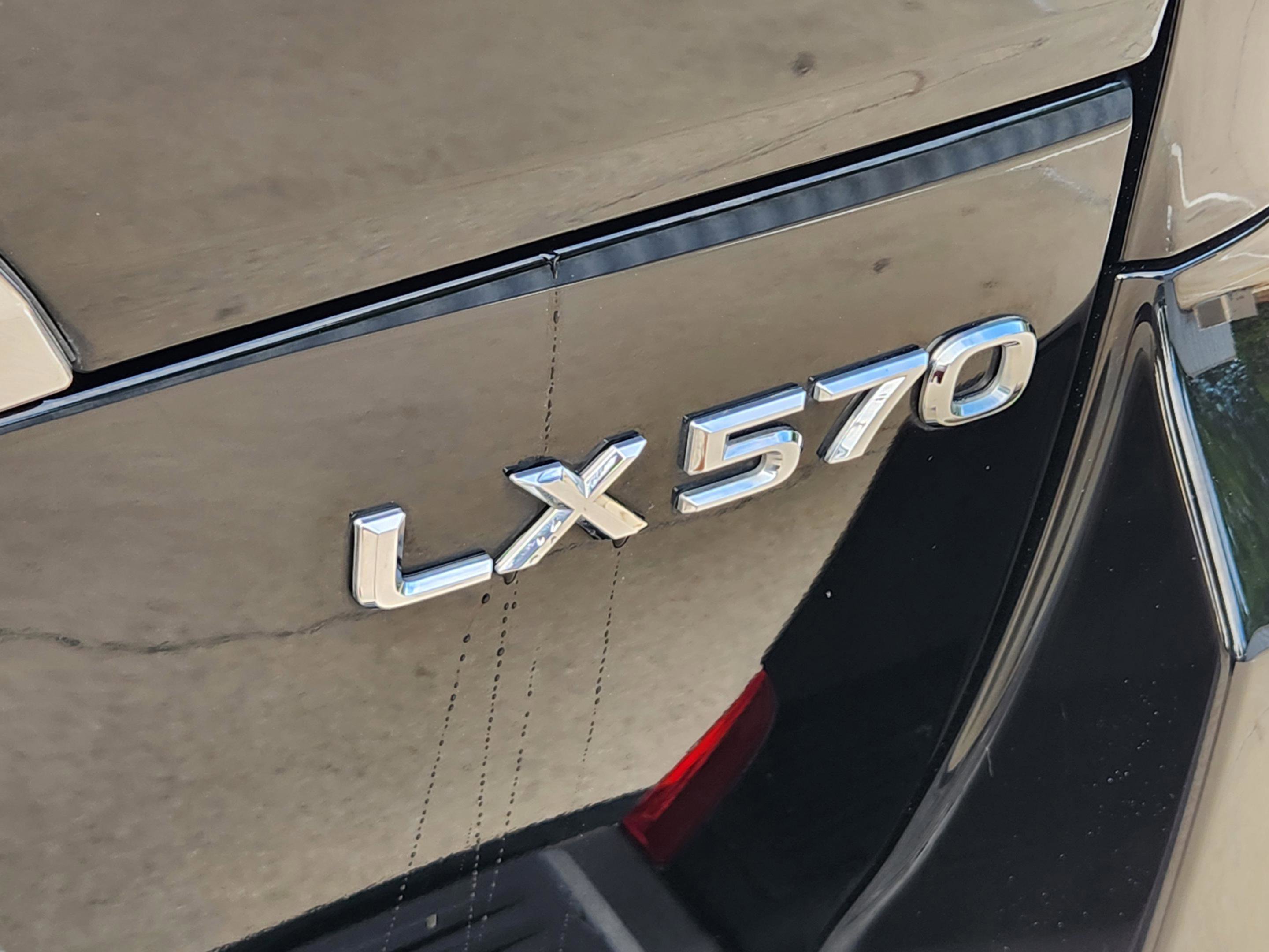 Used 2020 Lexus LX 570 4WD w/ Luxury Package image 36