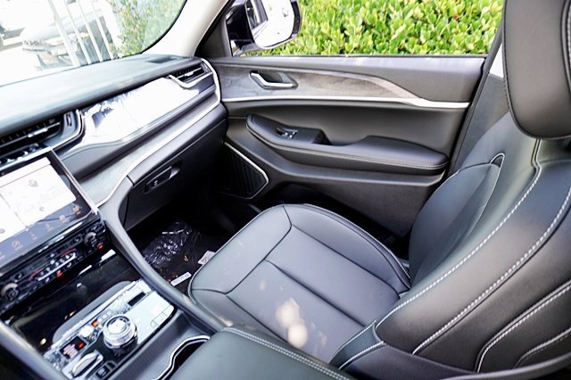 New 2023 Jeep Grand Cherokee Limited 4xe image 24