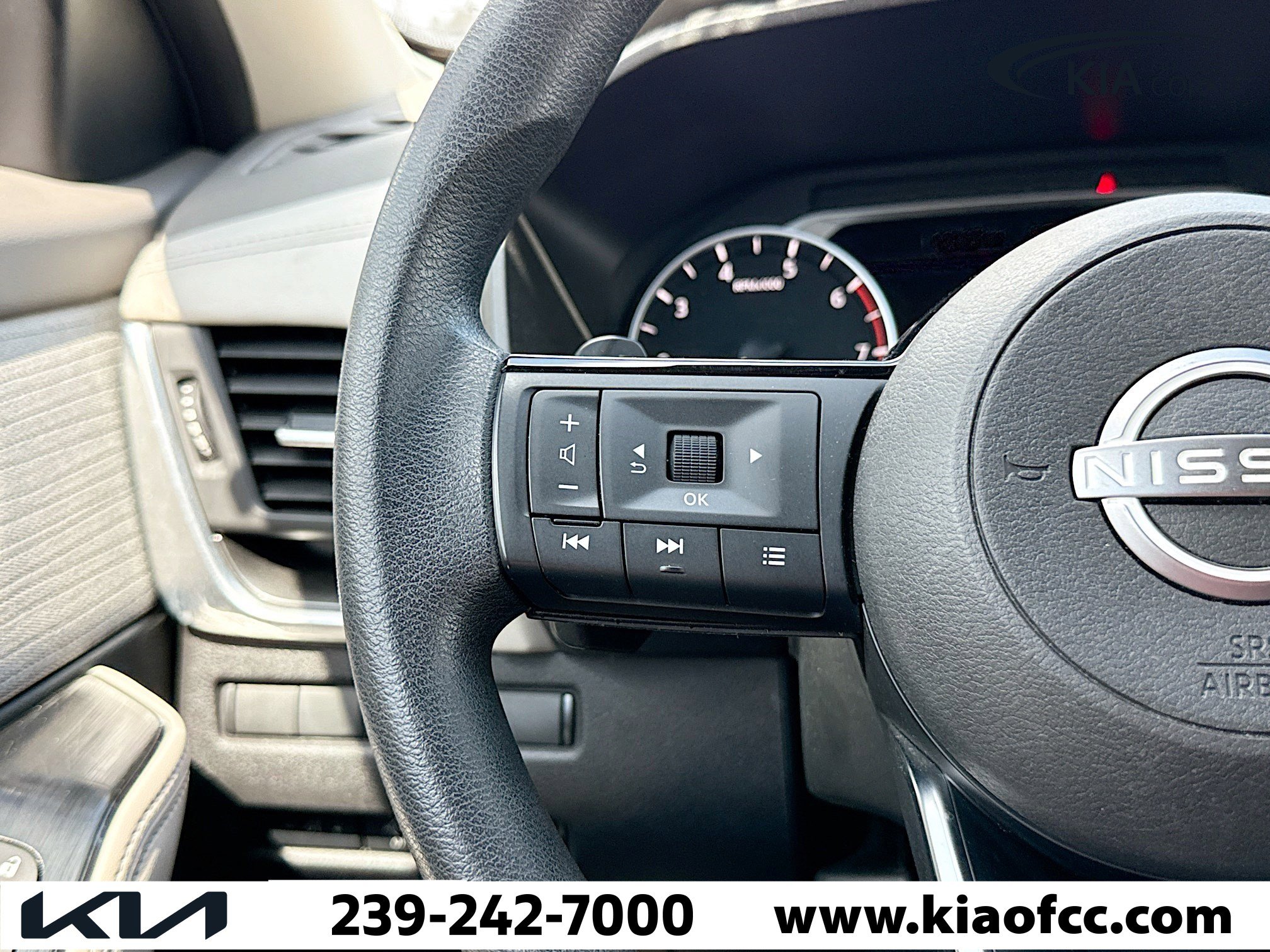 Used 2023 Nissan Rogue SV image 33