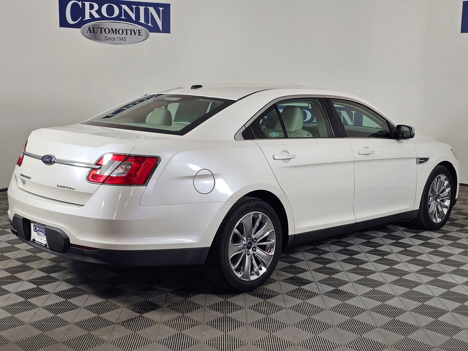 Used 2010 Ford Taurus Limited image 6