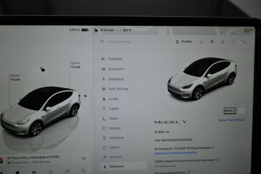 Used 2023 Tesla Model Y Long Range AWD/4WD image 19