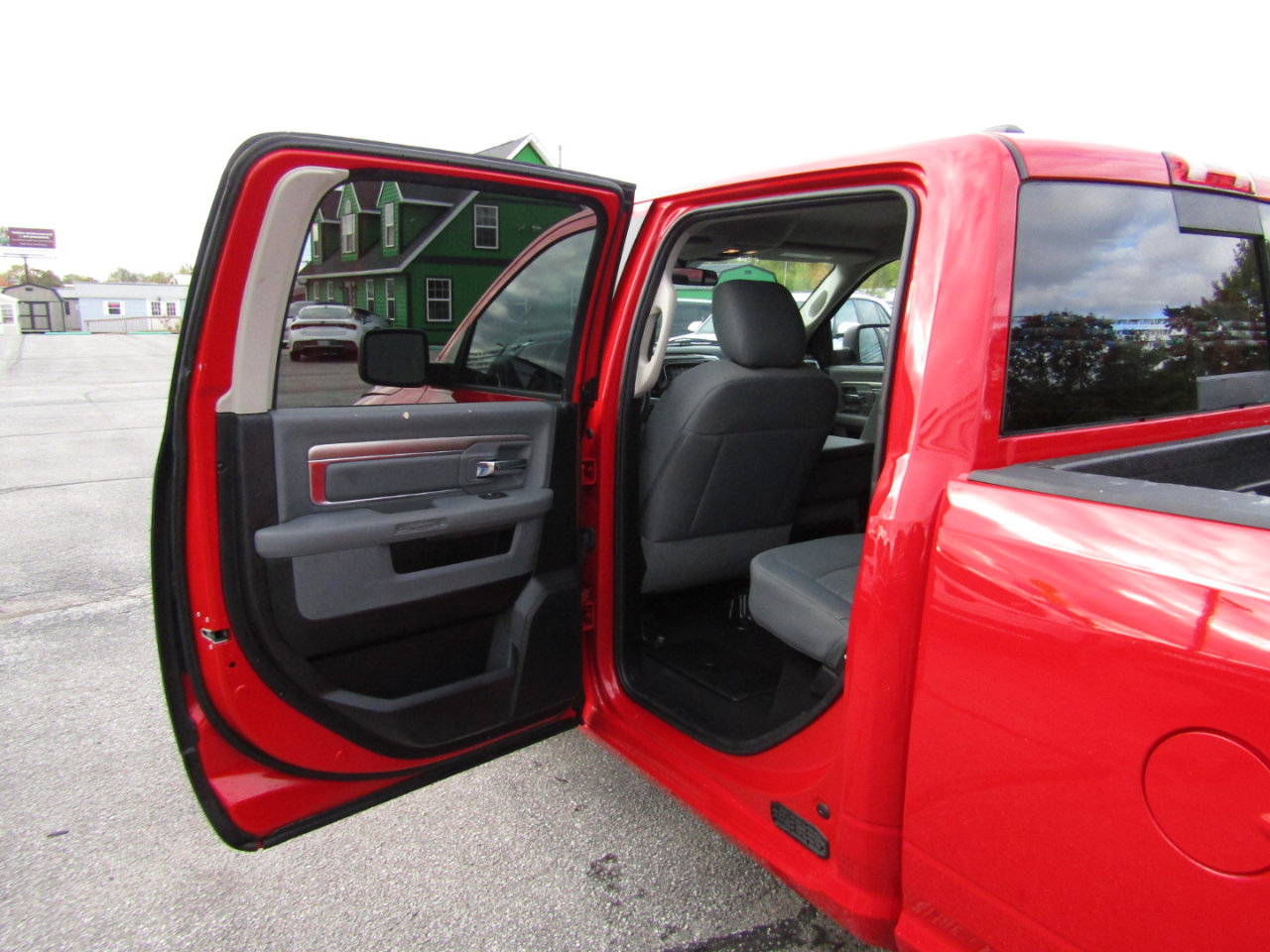 Used 2019 RAM 1500 Classic SLT image 18