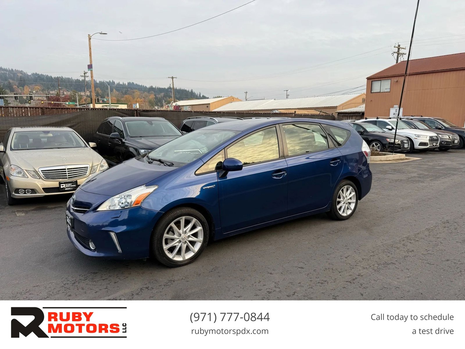 Used 2012 Toyota Prius V Five FWD image 1