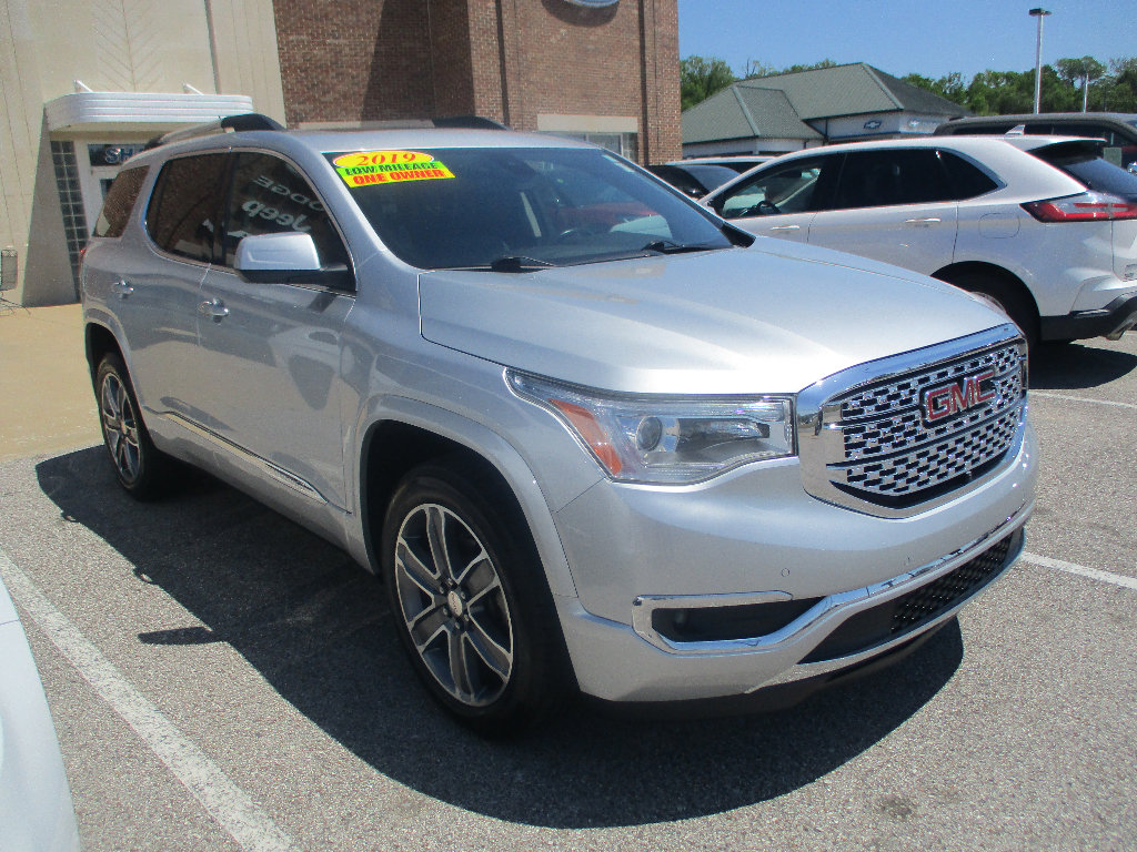 Used 2019 GMC Acadia Denali w/ Technology Package FWD image 1