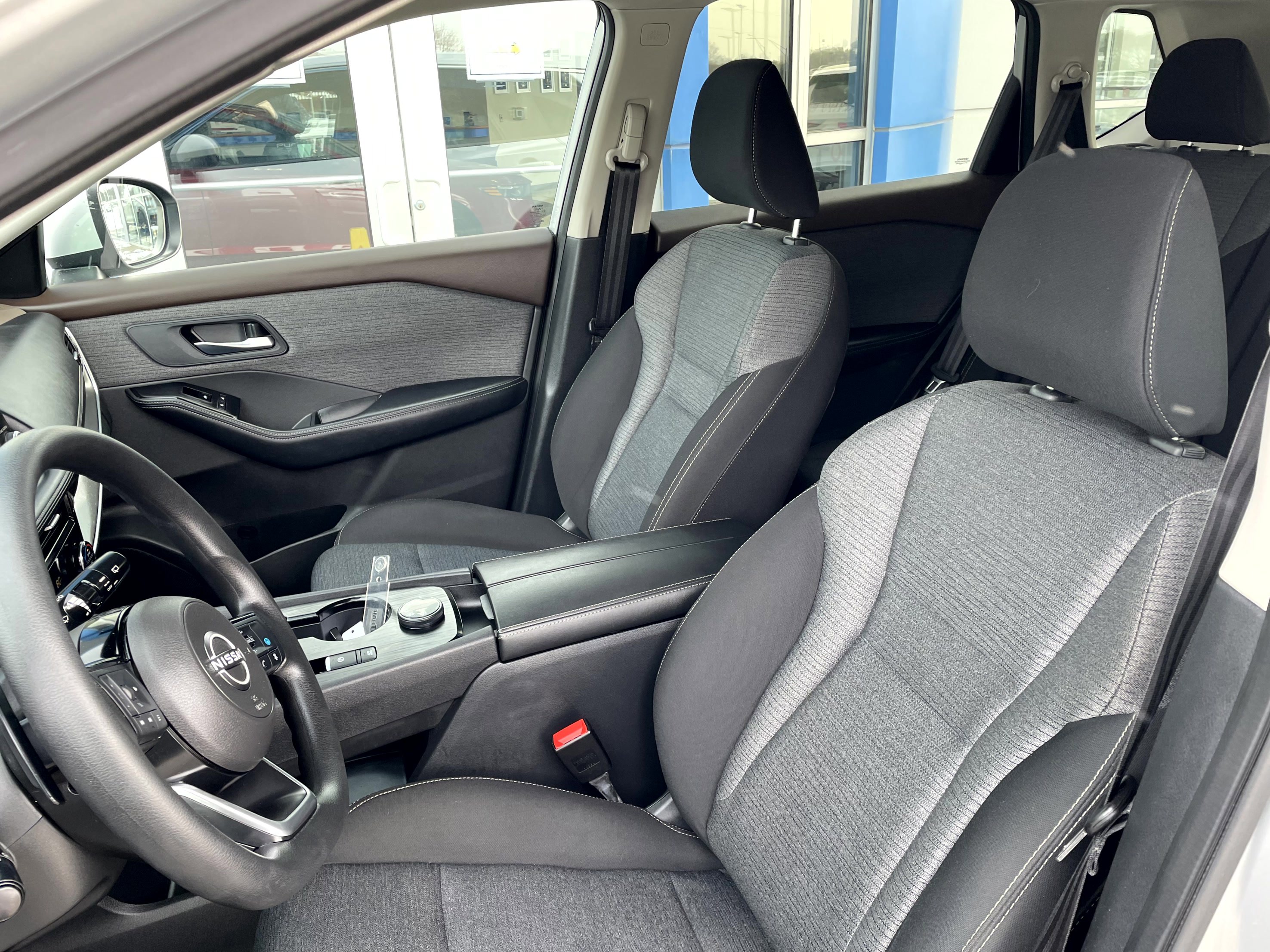 Used 2022 Nissan Rogue SV image 10