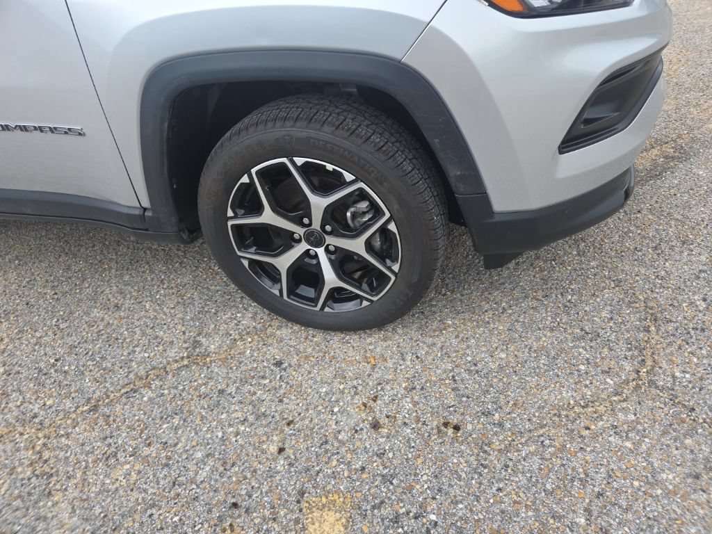 Used 2026 Jeep Compass Limited AWD/4WD image 17