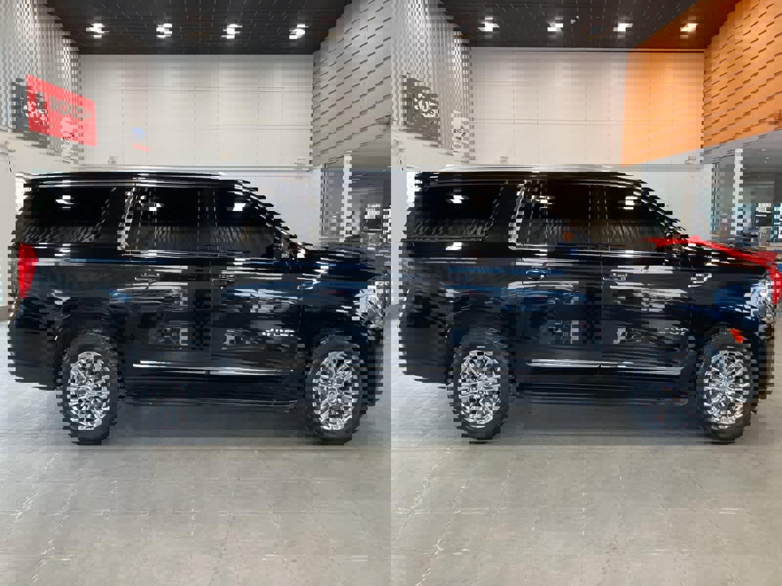 Used 2021 GMC Yukon XL SLT image 4