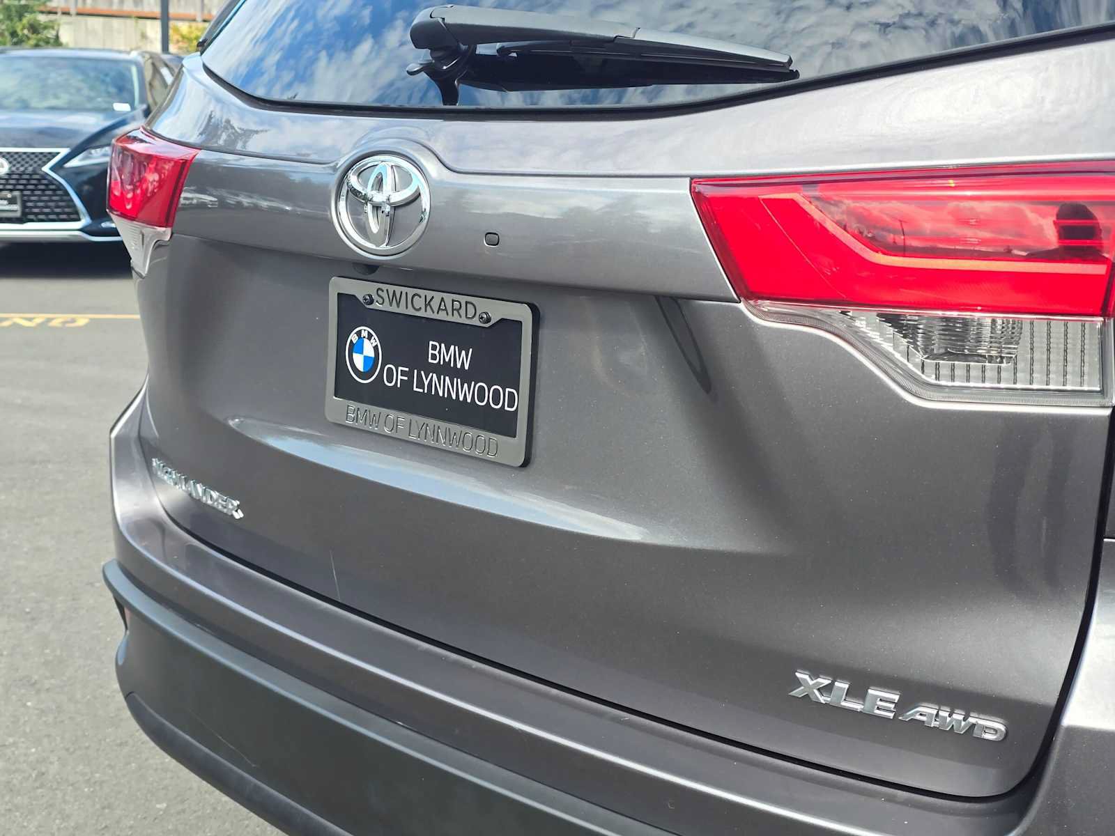Used 2019 Toyota Highlander XLE AWD/4WD image 13