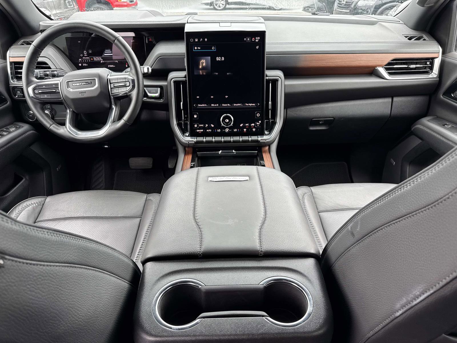 Used 2025 GMC Yukon Denali image 16