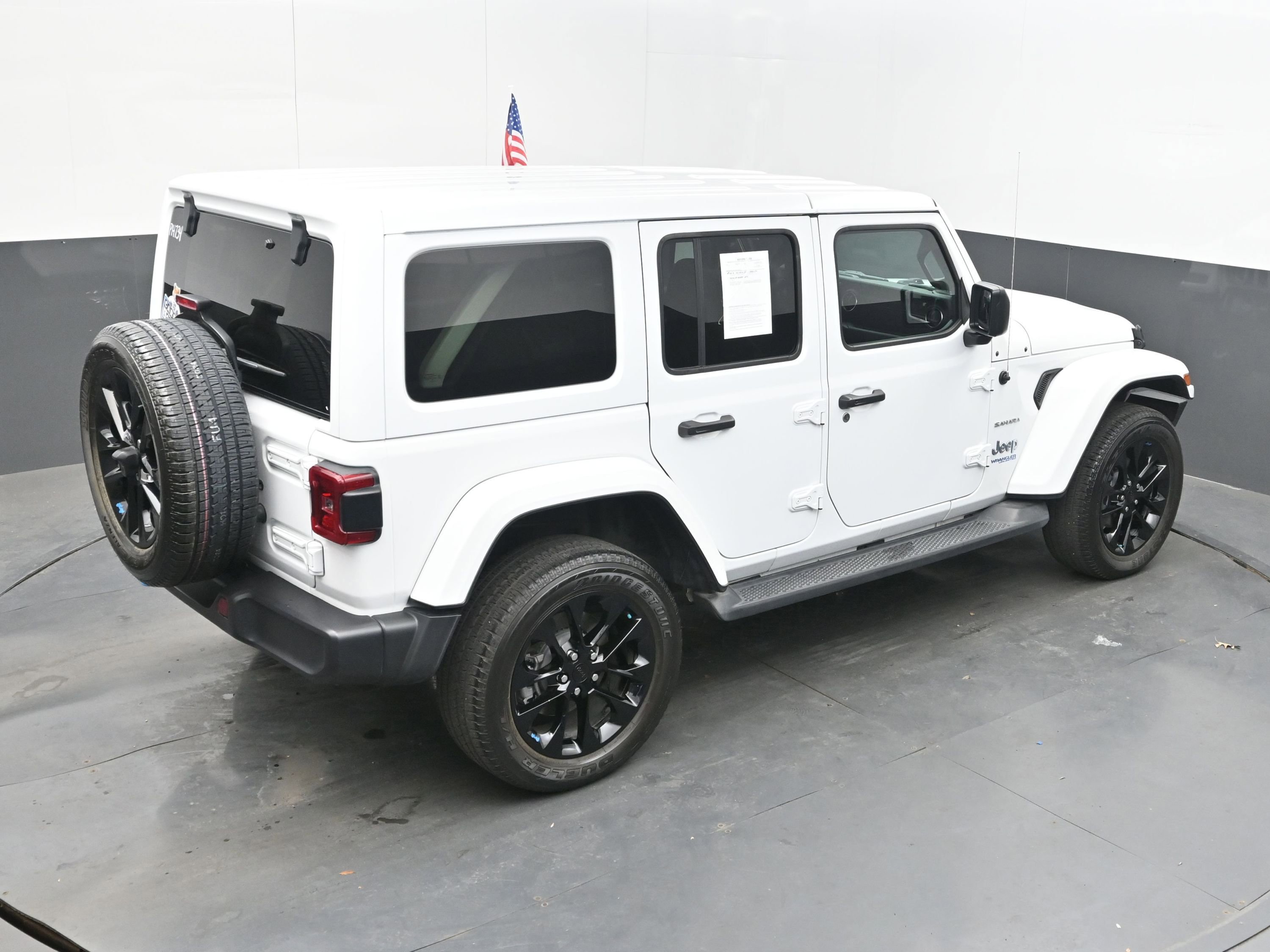 Used 2022 Jeep Wrangler Unlimited Sahara w/ Cold Weather Group AWD/4WD image 37