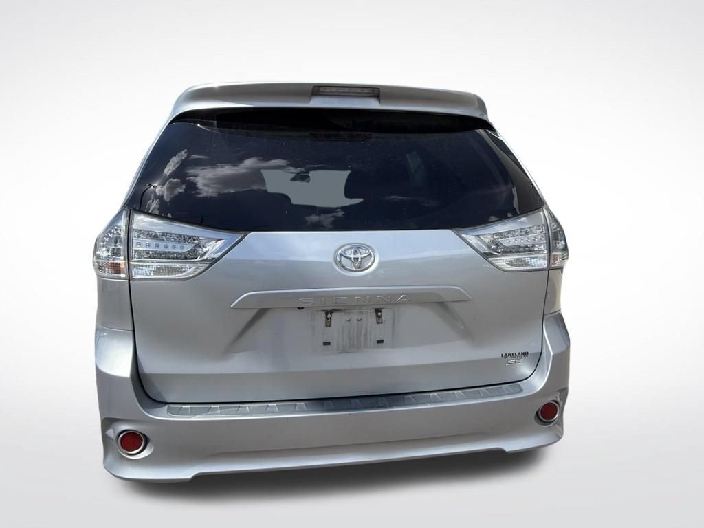 Used 2016 Toyota Sienna SE w/ SE Preferred Package FWD image 6