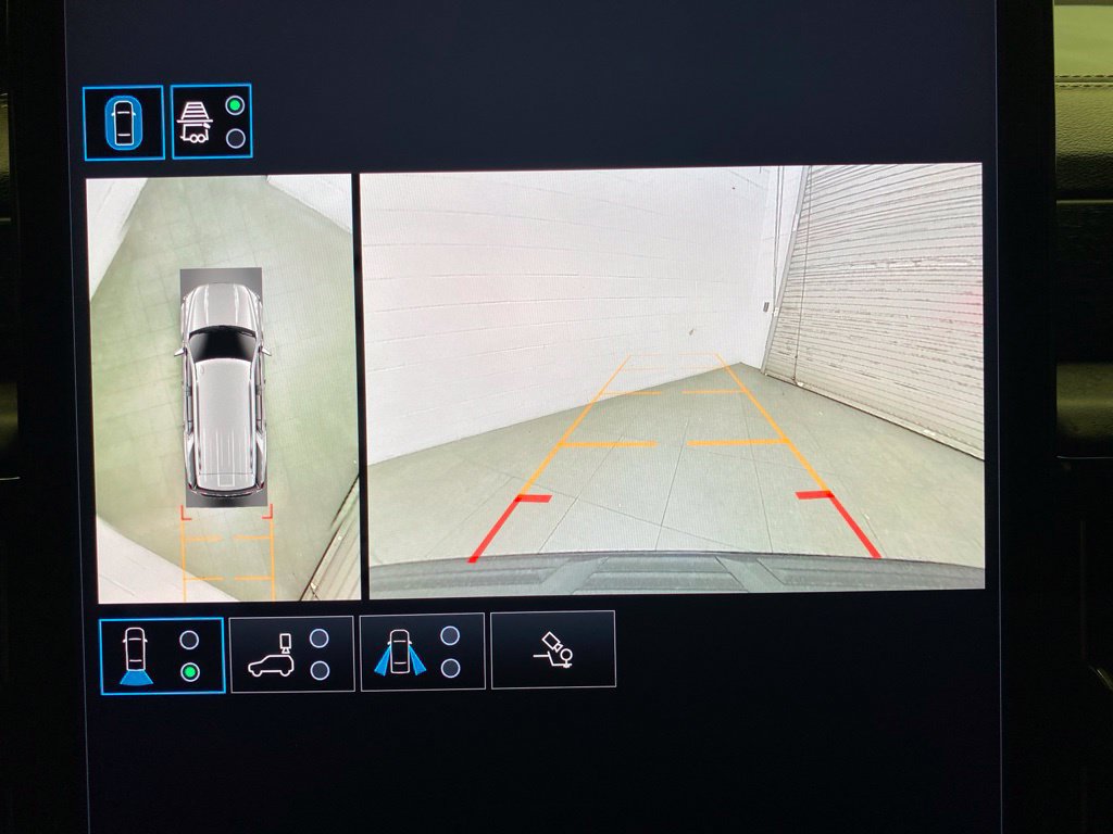 Used 2025 GMC Yukon AT4 Ultimate w/ LPO, Floor Liner Package AWD/4WD image 16