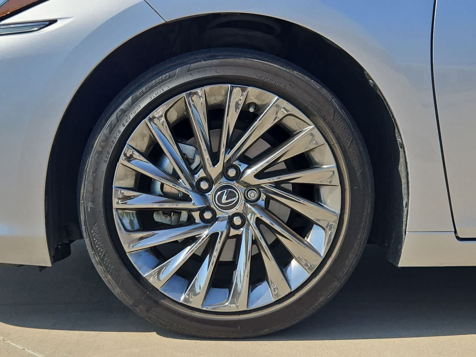 Used 2024 Lexus ES 350 w/ Technology Package FWD image 11