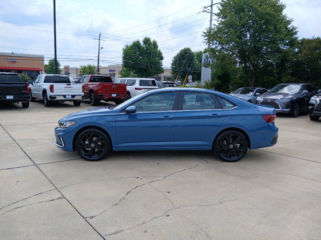 New 2027 Volkswagen Jetta SE FWD image 4