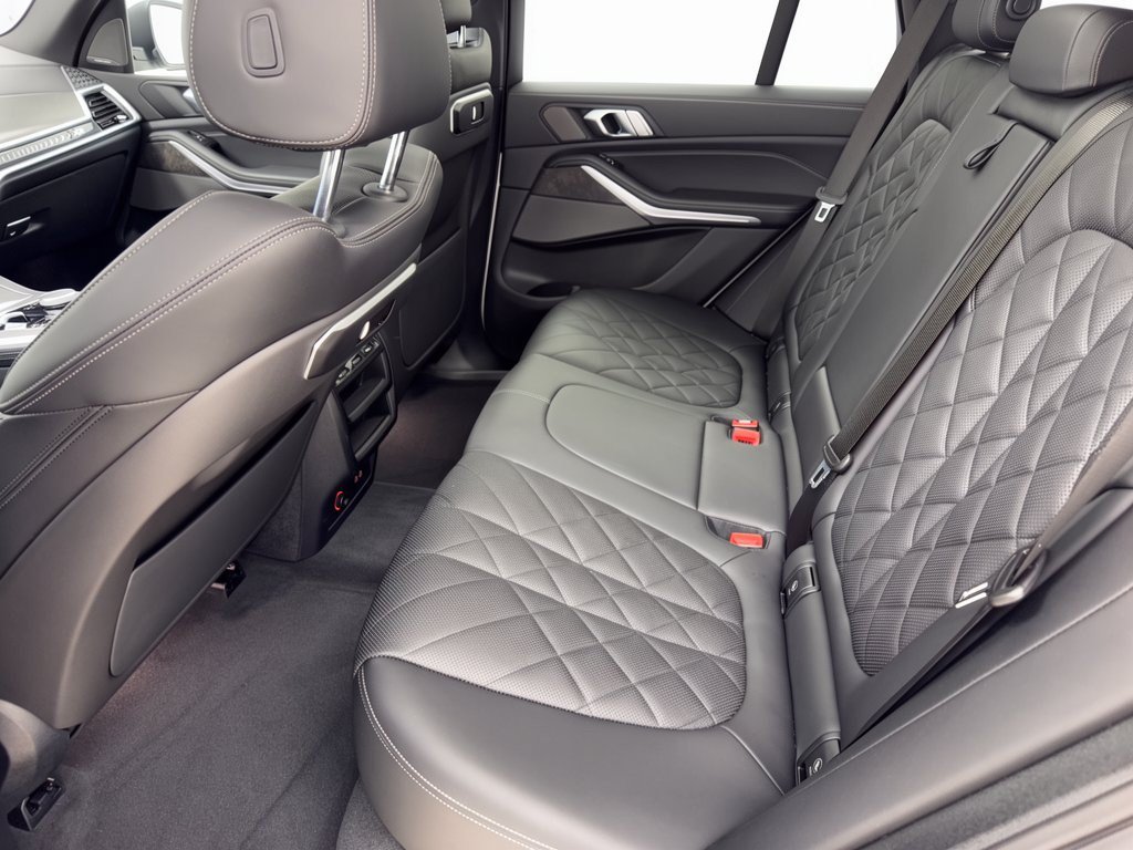 Used 2024 BMW X5 xDrive40i w/ Premium Package AWD/4WD image 25