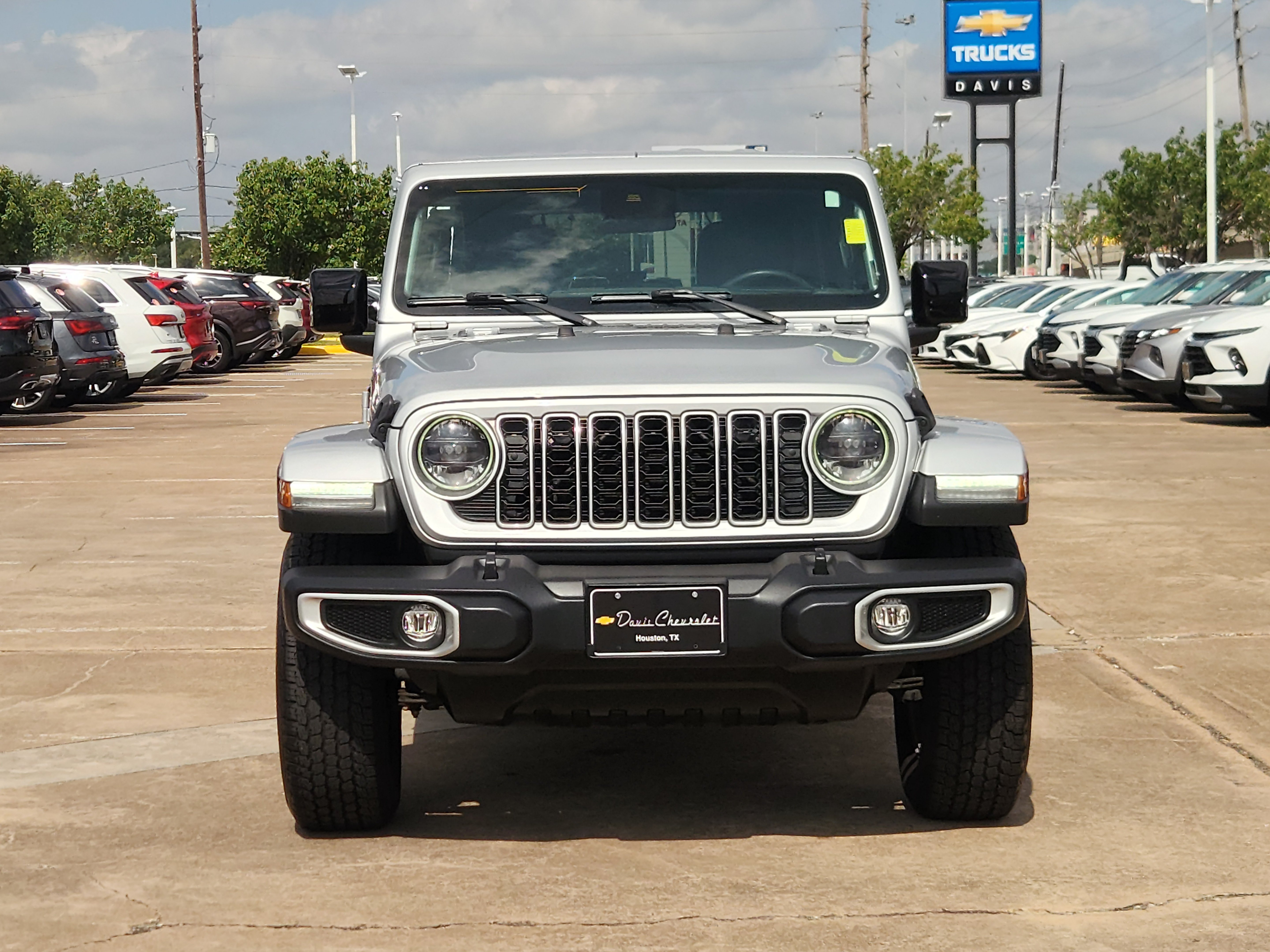 Used 2024 Jeep Wrangler Unlimited Sahara AWD/4WD image 3