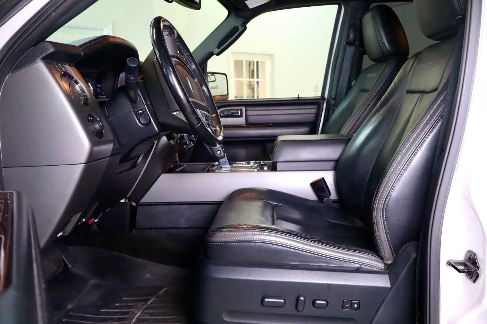 Used 2016 Ford Expedition EL Platinum image 13